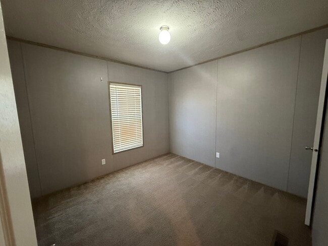 Building Photo - Beautiful mobile home for sale