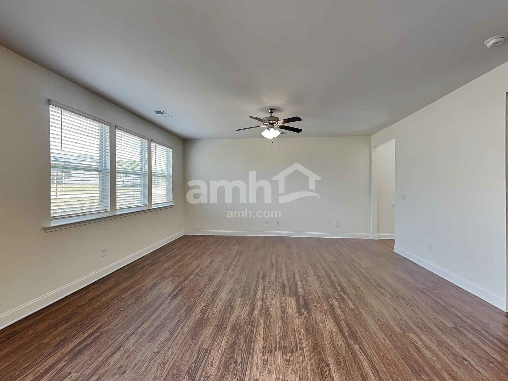 Building Photo - 145 Twin River Dr