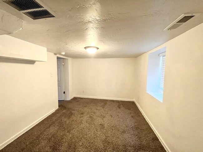 Building Photo - 379 E 800 S