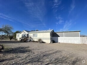 Building Photo - 3 bed 2 bath home with a large yard. BHCRE...