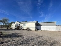 Building Photo - 3 bed 2 bath home with a large yard. BHCRE...
