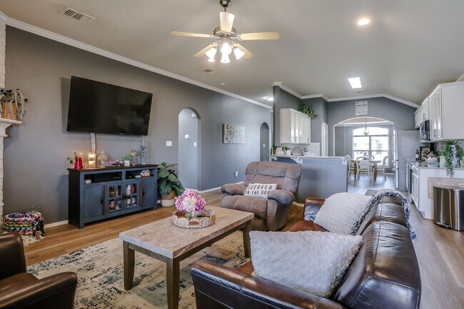 Building Photo - Stunning & Spacious Three Bedroom Home in Frenship School District!