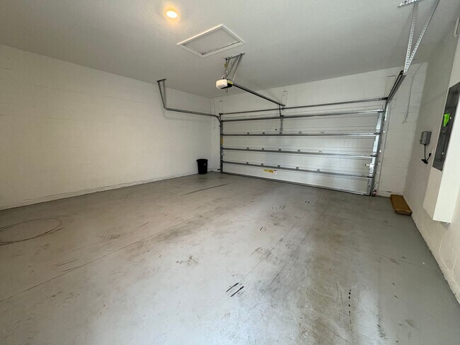 Building Photo - 3-bedroom Home for Rent in Storey Park