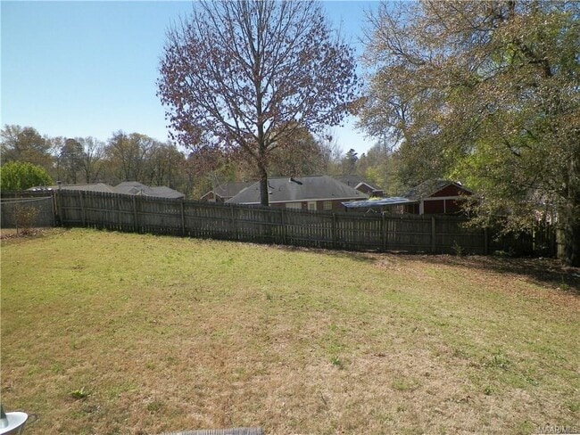 Building Photo - 243 Primrose Dr