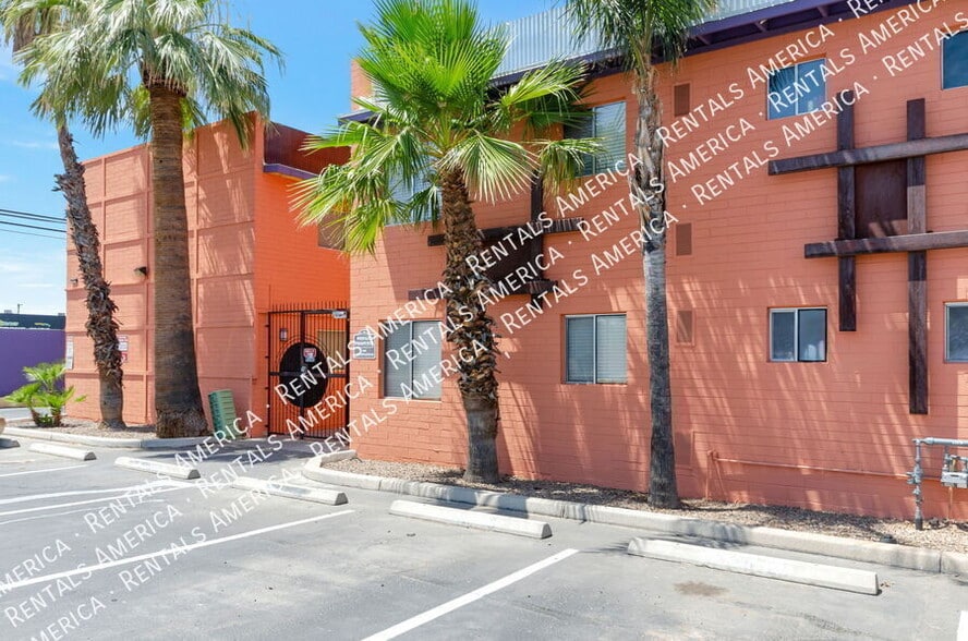 Building Photo - 55 N Cherry Ave