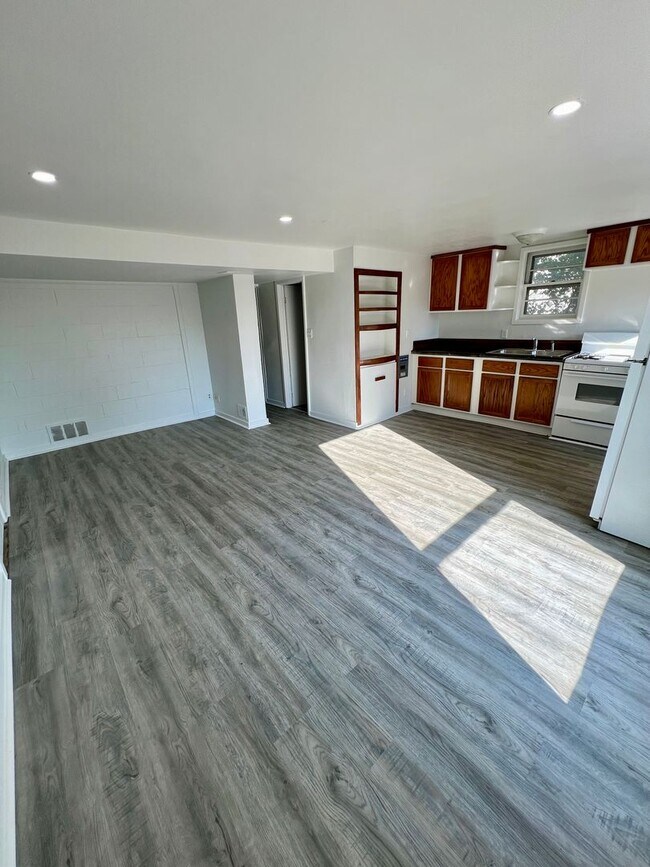 Building Photo - 1615 38th St