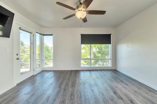 Building Photo - 11611 Alexandria Dr