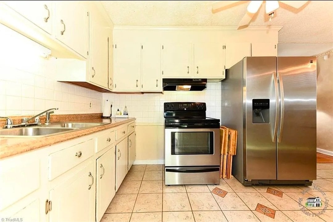 Building Photo - 713 Abington Dr