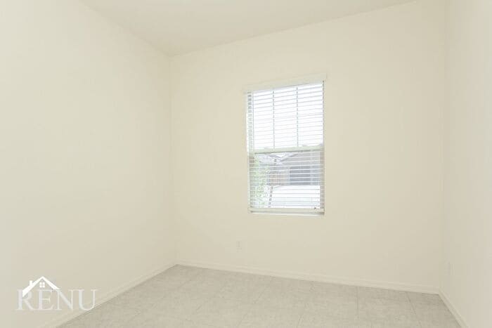 Building Photo - 35326 W San Capistrano Ave