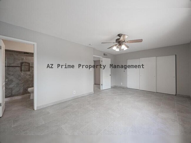 Building Photo - 542 W Pampa Ave