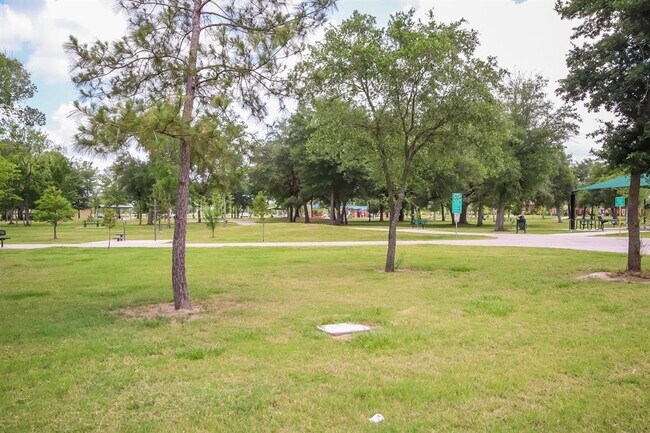 Building Photo - 9411 Spindlewood Dr