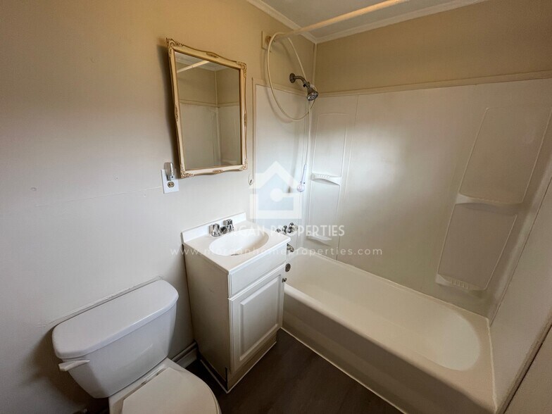 Building Photo - 123 Franklin St