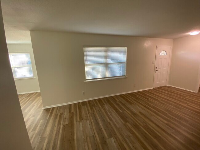 Building Photo - 1217 Scott Dr