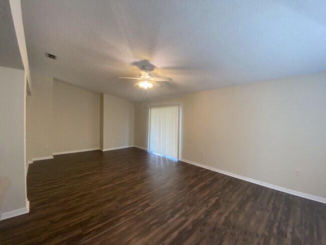 Building Photo - Beautiful Westside 3 Bedroom Home in Overland Park
