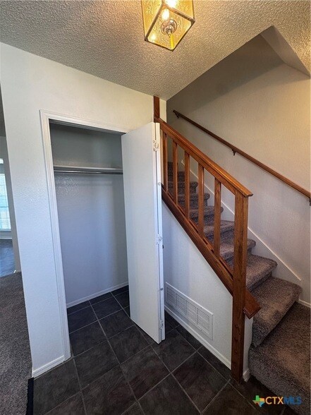 Building Photo - 1613 Bobby Lee Dr