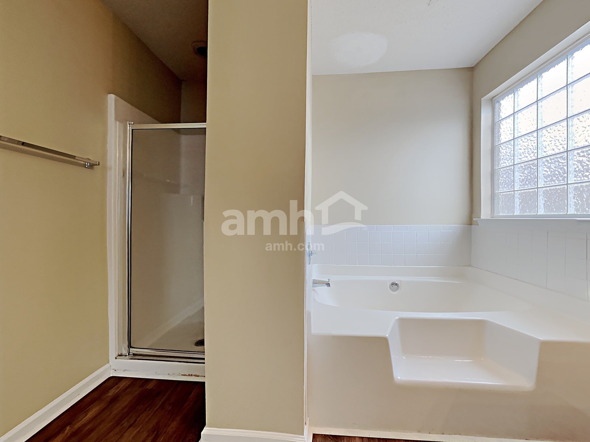 Building Photo - 211 Mystic Holw