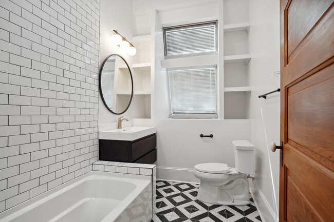 Building Photo - 507-09 Short St