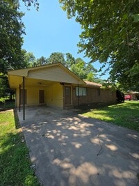 Building Photo - 308 E Gum St