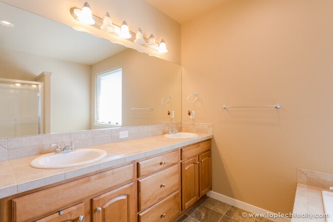Building Photo - Stunning 3BD | 3BA | Luxury Single Family Home in Orenco | Near Intel & Park | Fenced Yard I Sola...
