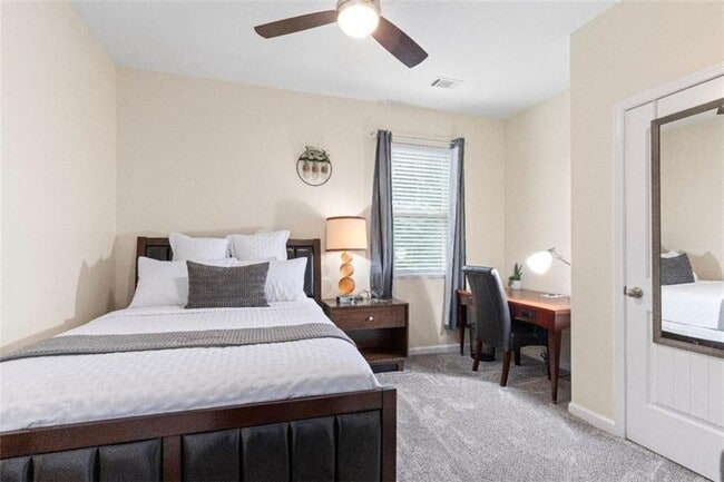 Building Photo - 2896 S Hills