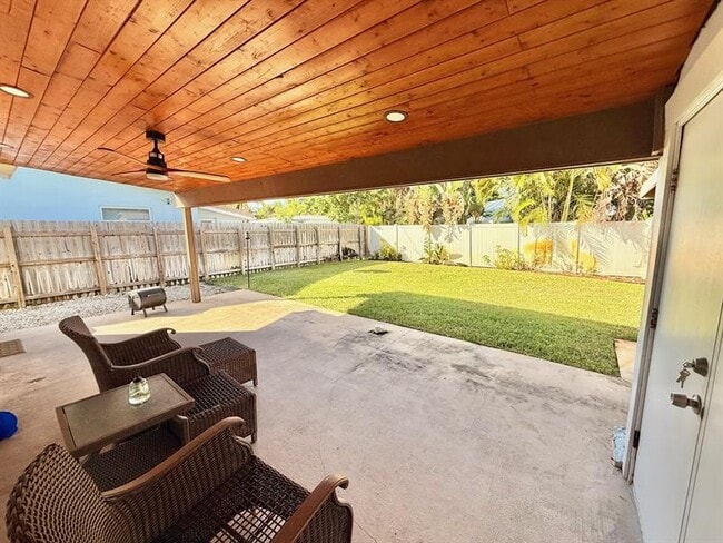 Building Photo - 1941 NE 51st Ct