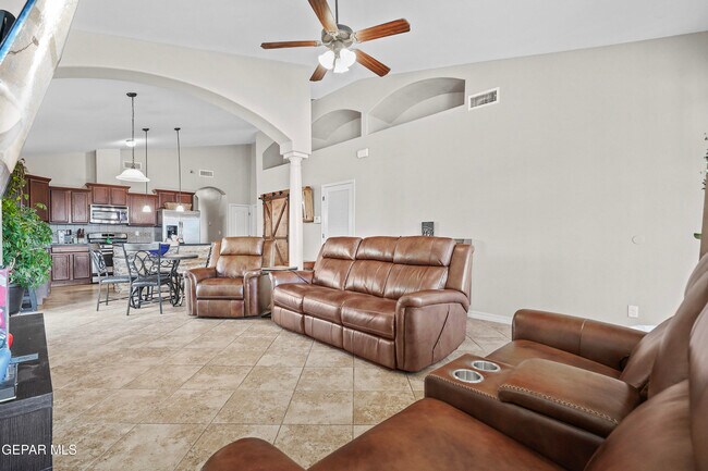 Building Photo - 14660 Spanish Point Dr