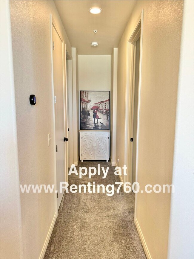 Building Photo - Newer 4 Bedroom 3 Bathroom Home With Solar...