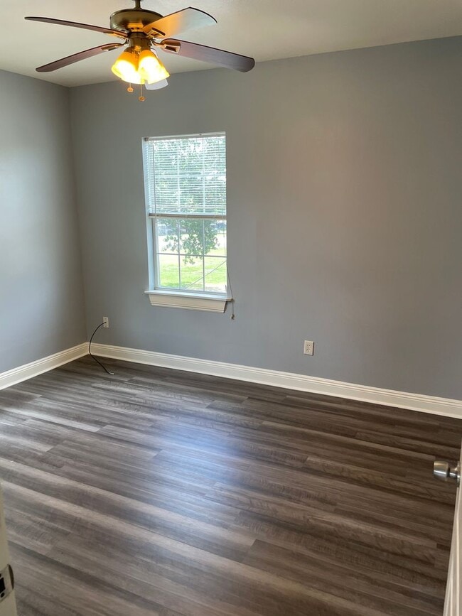 Building Photo - REDUCED PRICE! 4BD/2BA in the heart of MidCity w/ Off Street Parking and Laundry in Unit