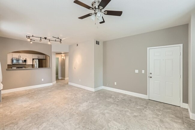 Building Photo - HIGHLY DESIRABLE UPGRADED ONE BEDROOM COND...