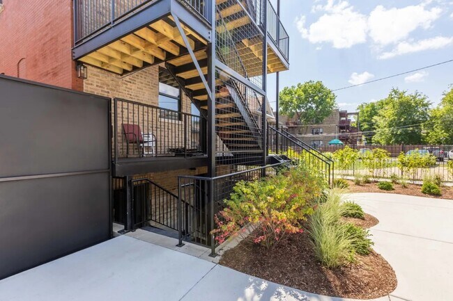 Building Photo - 2228 N Kedzie Blvd