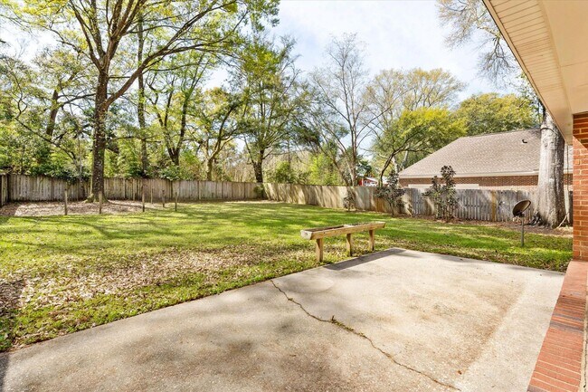 Building Photo - Upcoming Fairhope Listing!
