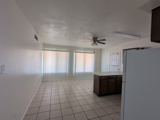 Building Photo - 563 N Santa Anna