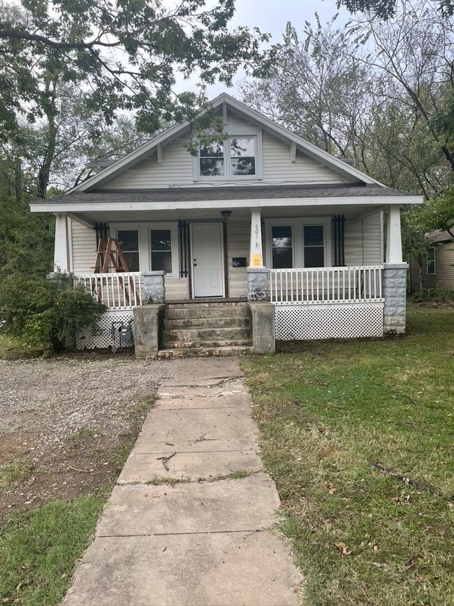 COMING SOON! GORGEOUS 4BR/1BA - Large Cor... - COMING SOON!  GORGEOUS 4BR/1BA - Large Cor...