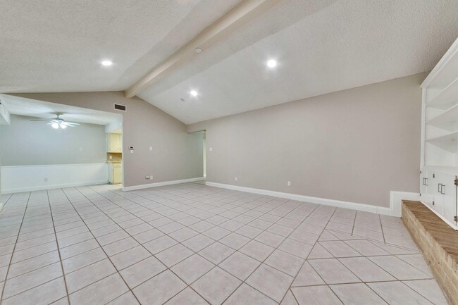 Building Photo - 10307 Rutland Village E