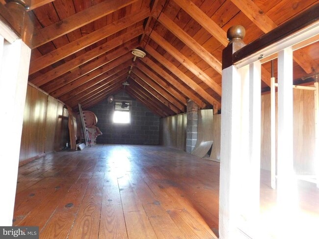Building Photo - 310 Walnut St