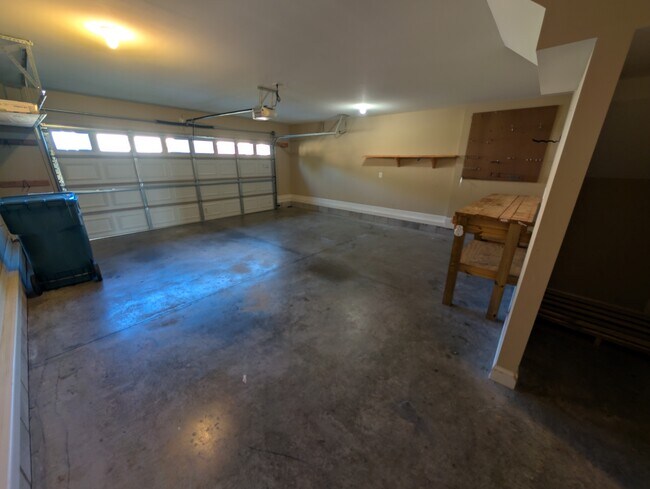 Building Photo - 903 Tanager Pl