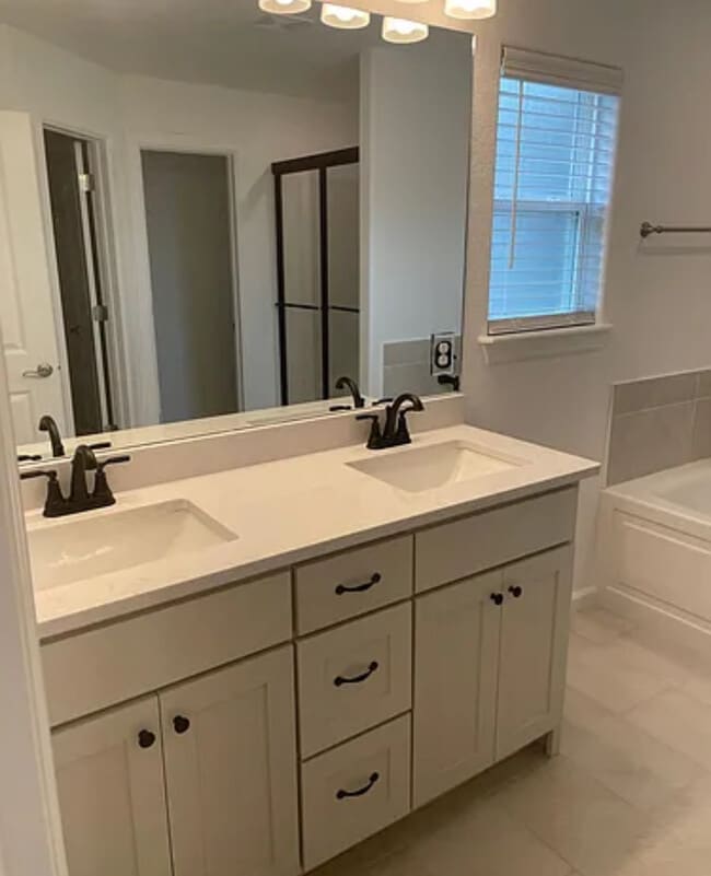 Building Photo - 4615 W Tofino Dr