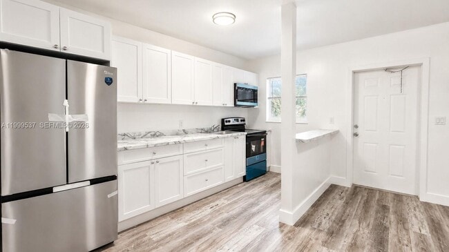 Building Photo - 5549 NE Miami Ct