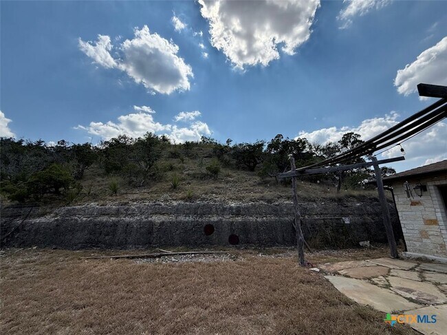 Building Photo - 901 Madrona Dr