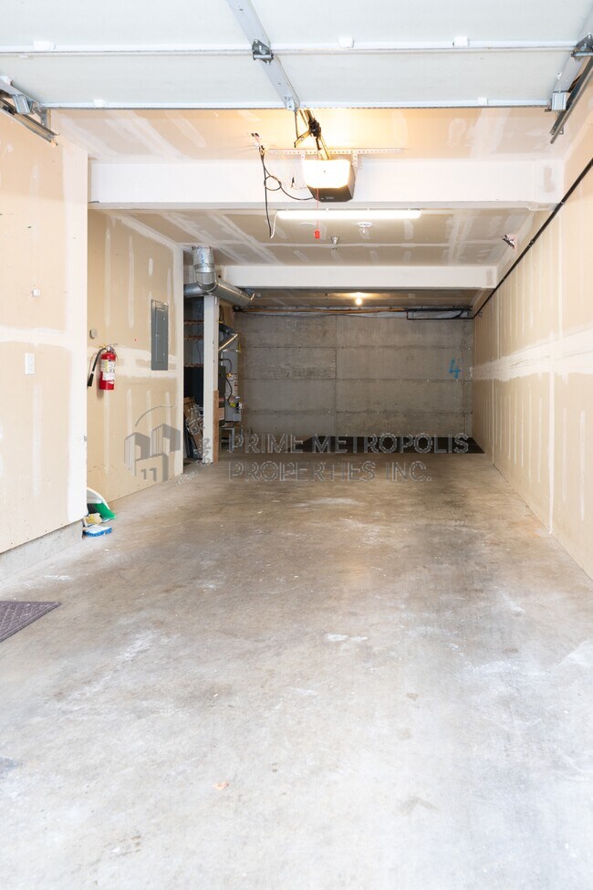 Building Photo - 2062 Newport Way NW