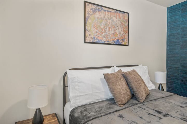 Building Photo - 9103 Columbia Ave