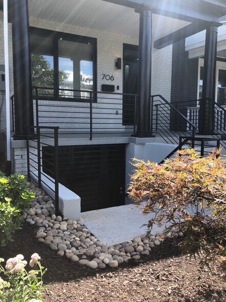 Building Photo - 706 Otis Pl NW