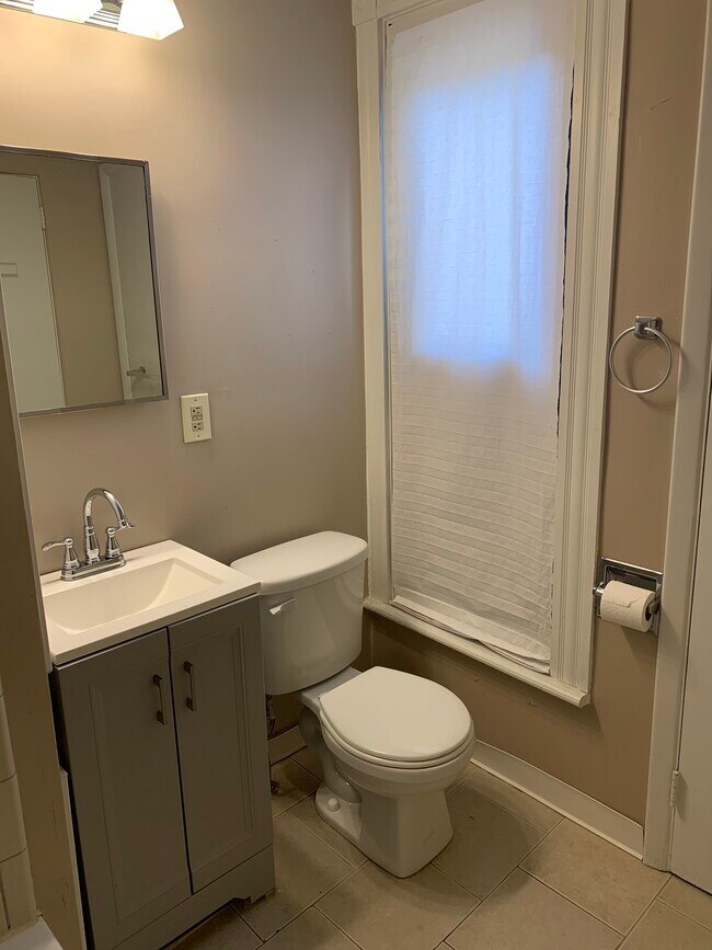 bathroom unit 3 - 128 W 2nd St
