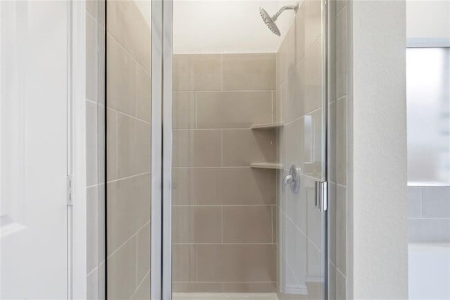 Building Photo - 1404 Roaming Oak Bnd