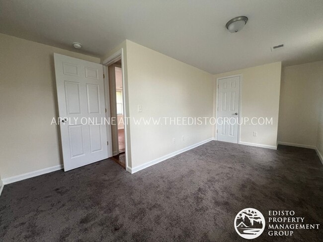 Building Photo - Charming 3BR Home with Screened Porch & Sp...