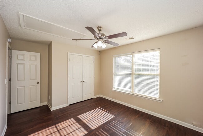Building Photo - 316 Lauren Dr
