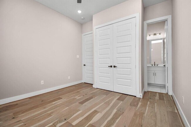 Building Photo - 314 Queen Sude Ln
