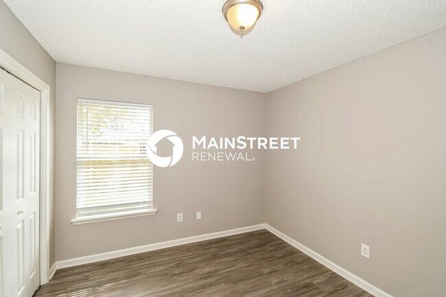 Building Photo - 4 Bedroom Pet-Friendly Home in Jacksonville, FL with Main Street Renewal