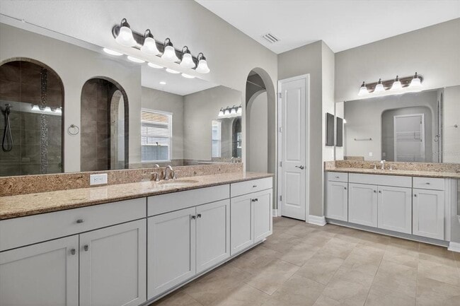 Building Photo - 2589 Gwynhurst Blvd