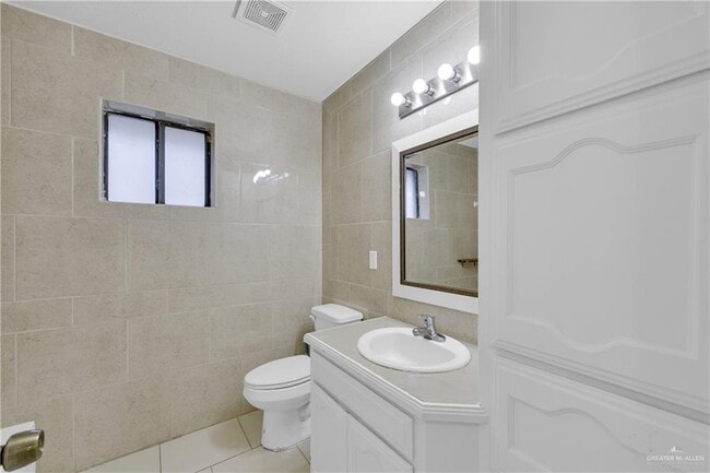 Building Photo - 23 Tulip Cir